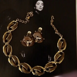 Rare vintage lucit Necklace and earrings‎ set